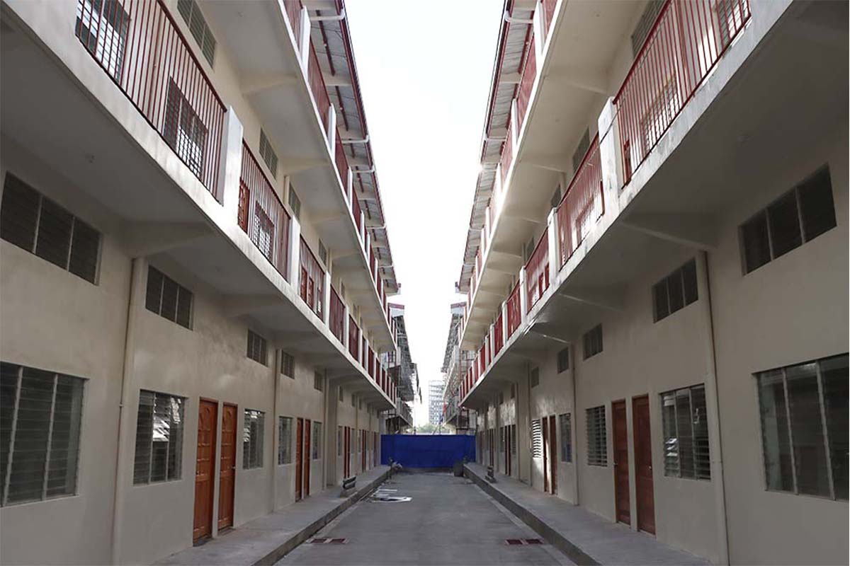 DHSUD Chief: Bacoor Housing Project Perpektong Christmas Gift Para Sa ...